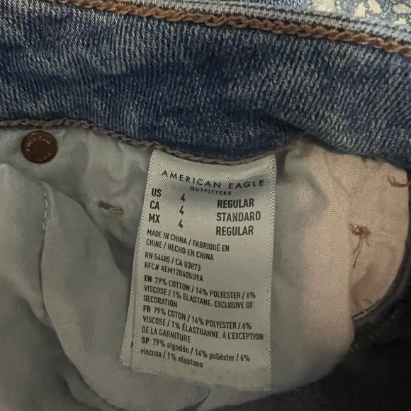 Women’s American Eagle mom jeans stretch 4 regular - Picture 5 of 6